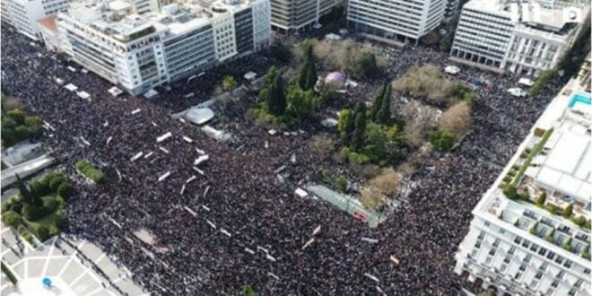 Isidoros Karderinis: Protestat masive pas përplasjes së trenave në Greqi