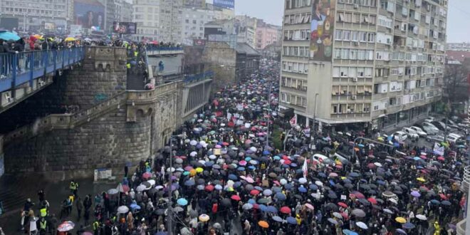 Kryeministri i Serbisë, Millosh Vuçeviq, ka dhënë dorëheqje të parevokueshme, pasi protestuesit kanë vërshuar në gjithë vendin