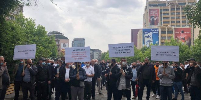 Sindikata e Re e KEK-ut, ka mbajtur sot në Prishtinë një marsh protestues për të shprehur pakënaqësitë e tyre