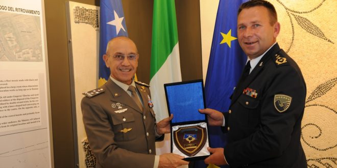 Komandanti i FSK-së gjeneral Rama u prit në Romë nga shefi i Forcave të Armatosura të Italisë, gjeneral Errico