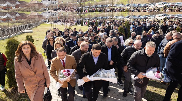 Në Izbicë është mbajtur tubimi përkujtimor në nderim të 147 civilëve të ...