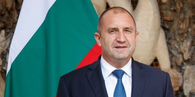 Kryetari i Bullgarisë, Rumen Radev ka nënshkruan ligjin që ndalon promovimin e komunitetit LGBT në shkolla