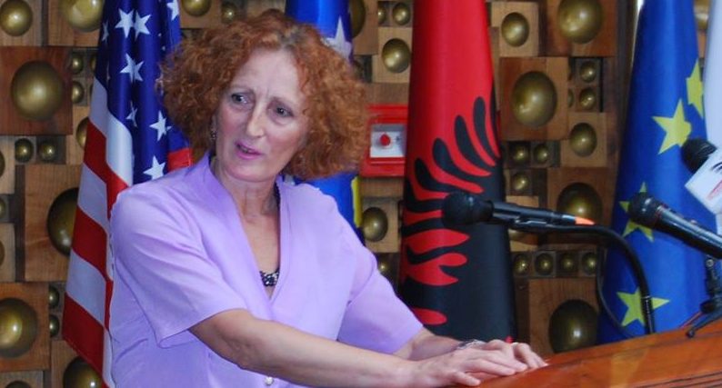 Teuta Hadri ka përuruar librin: “Krimi që e pashë me sytë e mi I ...