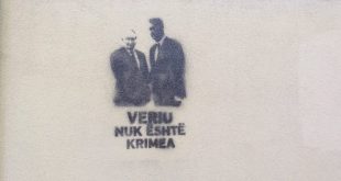 Në Prishtinë shafen grafite të Hashim Thaçit dhe Vladimir Putinit me mbishkrimin “Veriu nuk është Krimea”