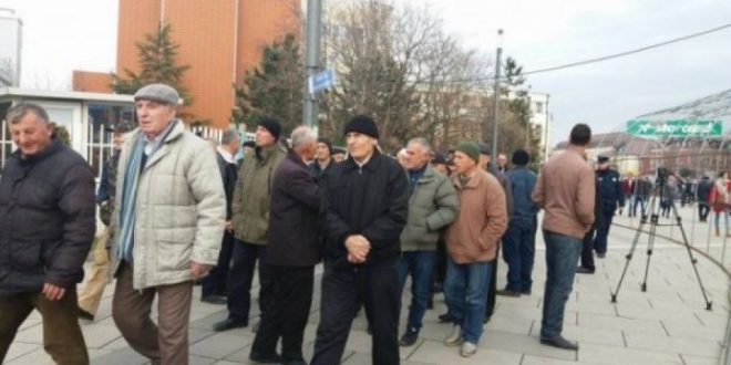 Ish-punëtorët e Fabrikës së Tubave sot do të protestojnë para Qeverisë së Kosovës