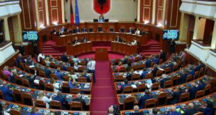 Me 96 vota pro dhe asnjë kundër pozita dhe opozita në Shqipëri miratuan projekt-deklaratën për heqjen e ligjit të luftës me Greqinë