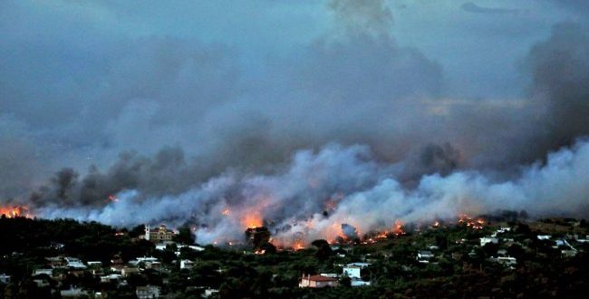 Shkon në 94 numri e personave që humbën jetën në zjarrin që përfshiu periferinë e Athinës